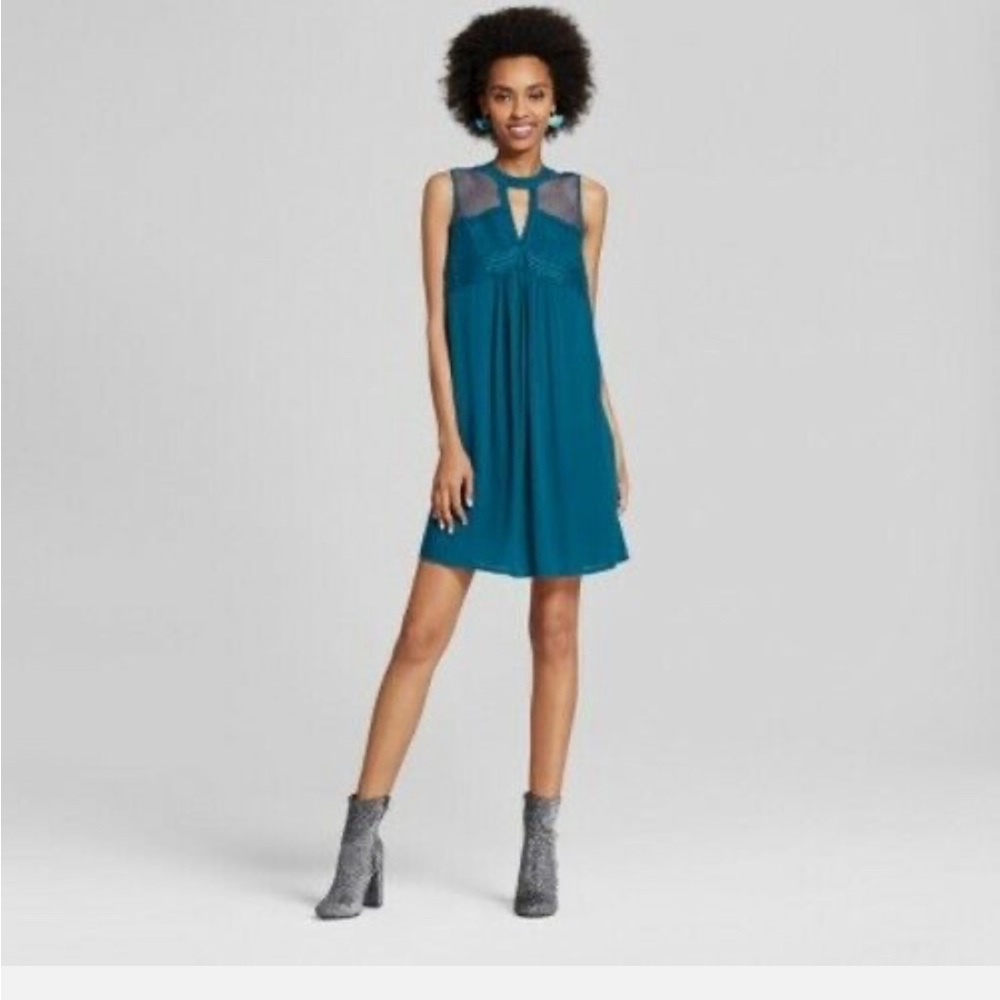 Sundress with lace detailing 👗
Brand: Xhilaration 
Size: Small
Color: Deep Teal